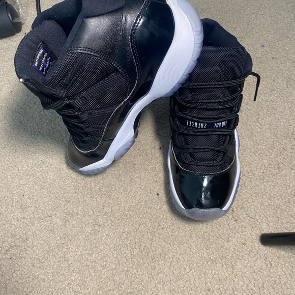 Jordan 11 “Space Jam” 6Y/7.5W - Picture 3 of 11